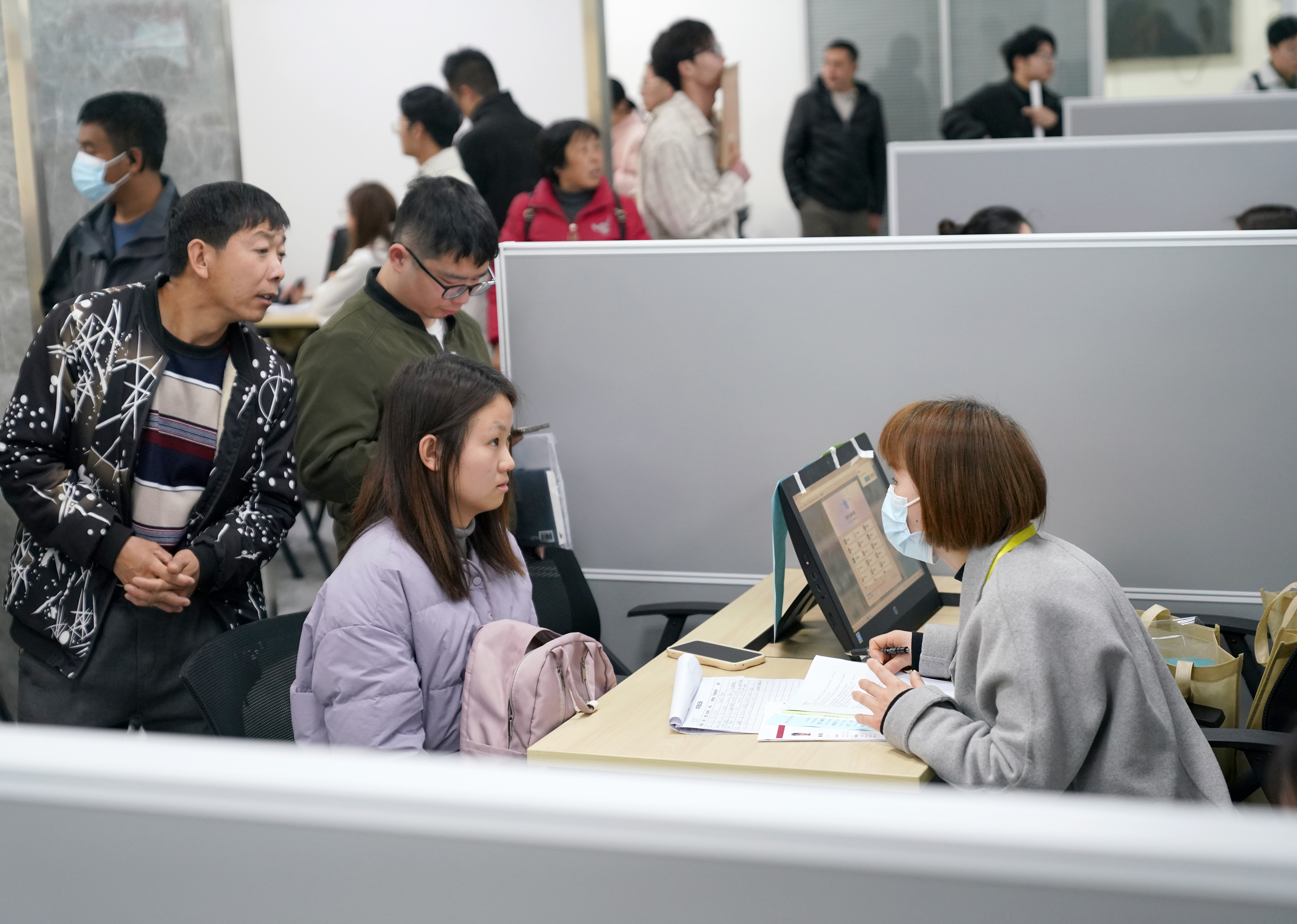 2024年3月14日,杭州人才市场举办杭州市民营企业专场招聘会.