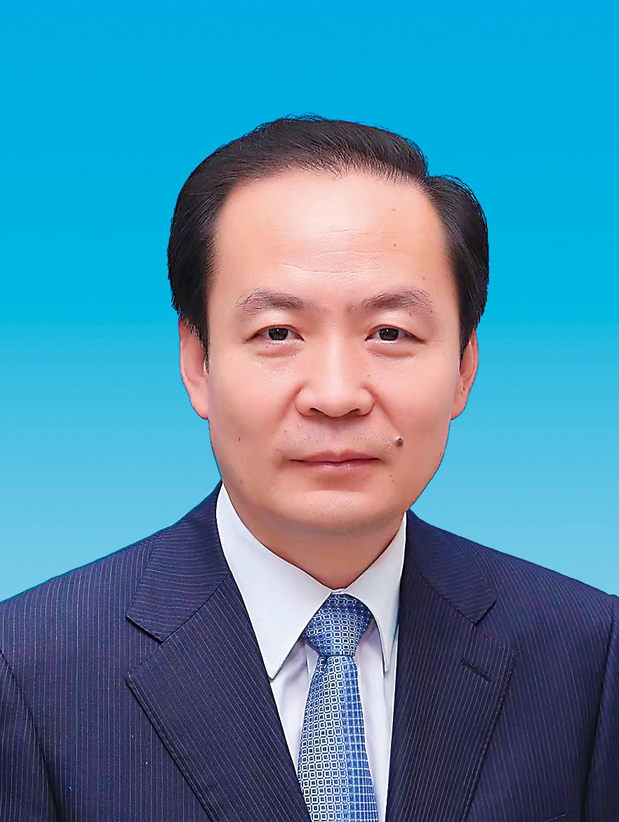 "全国人大代表,鄂尔多斯市市长杜汇良说.