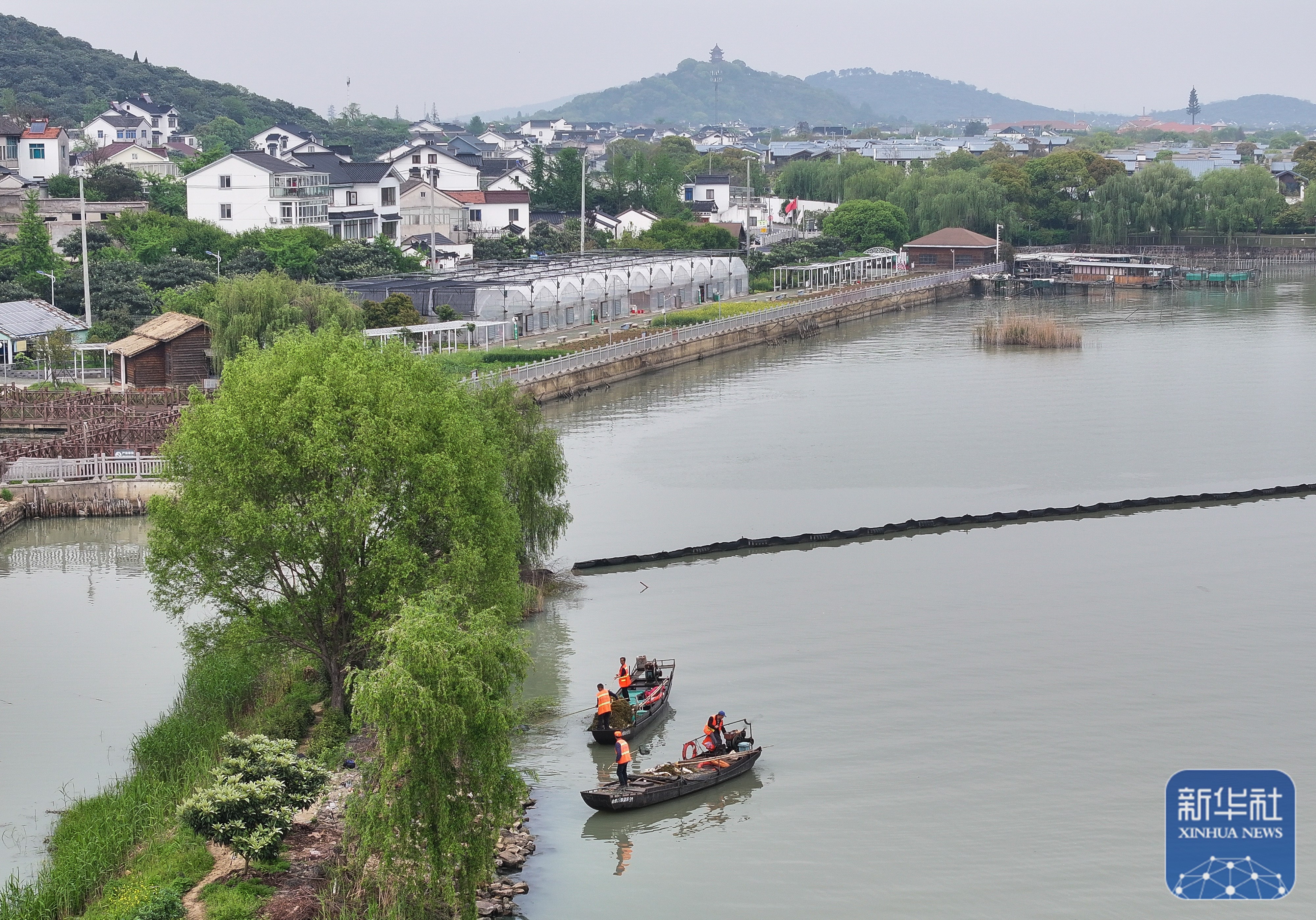 新华全媒水清岸绿民富绿色太湖谱新篇