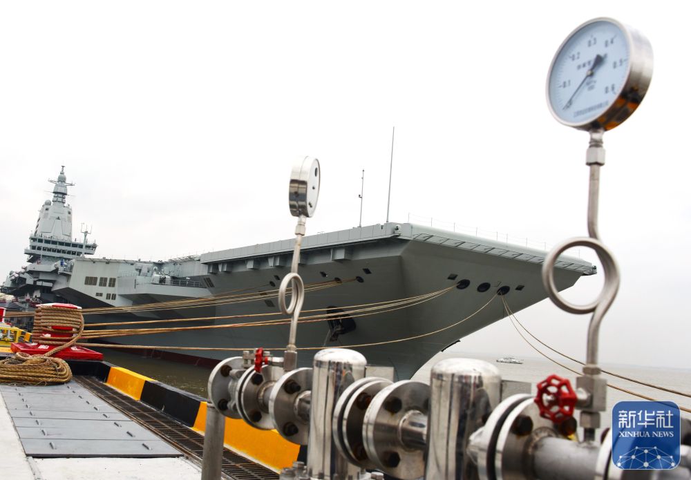 中国海军福建舰出海开展首次航行试验