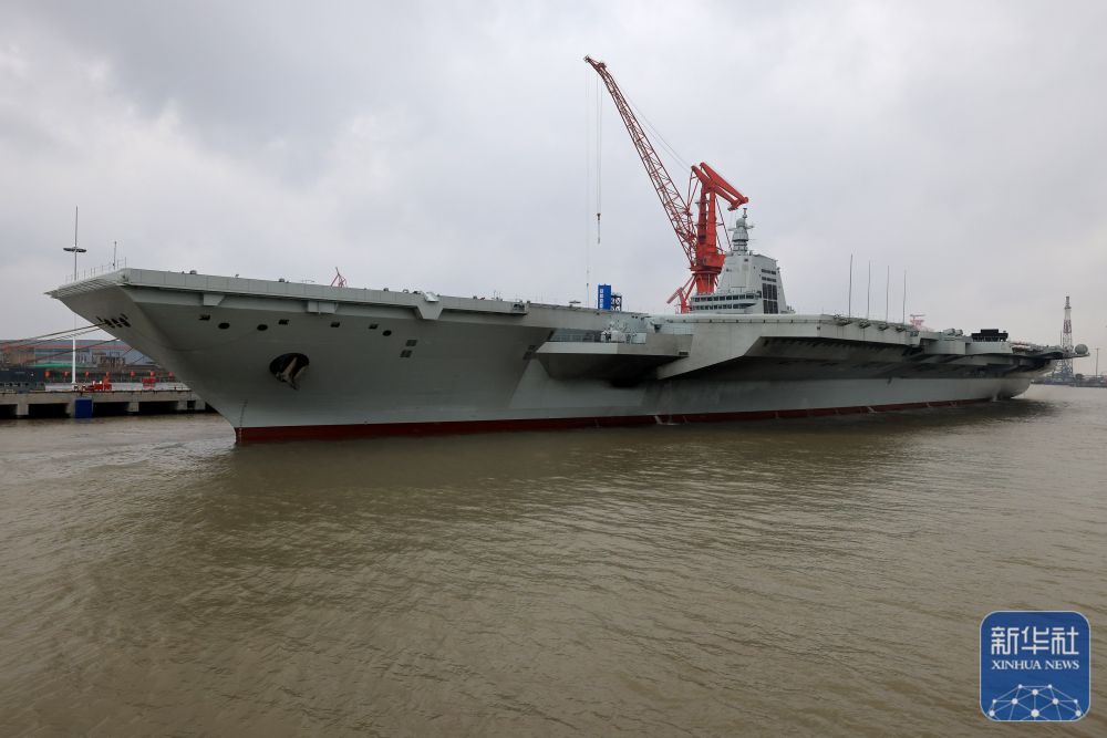 中国海军福建舰出海开展首次航行试验