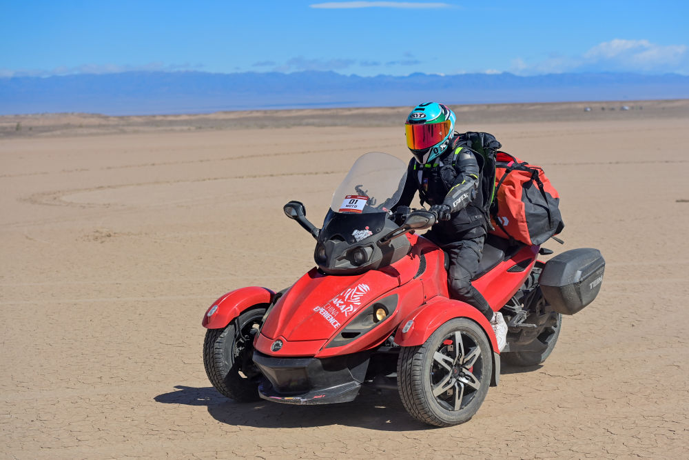 央媒看新疆丨特种游 跨境游 "马上"游——新疆"五一"文旅火热见闻