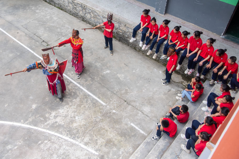 镜观·非遗丨酉阳阳戏艺人：一手耕田一手戏