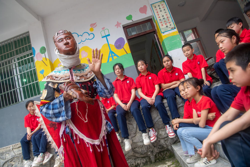 镜观·非遗丨酉阳阳戏艺人：一手耕田一手戏