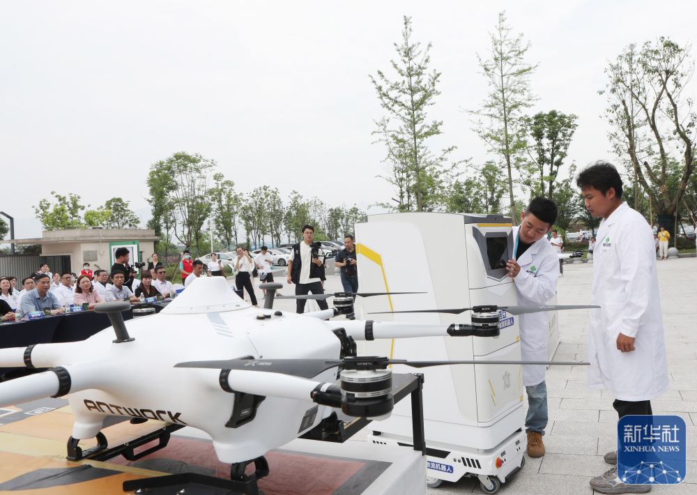 重庆无人机医疗物资运输完成首飞