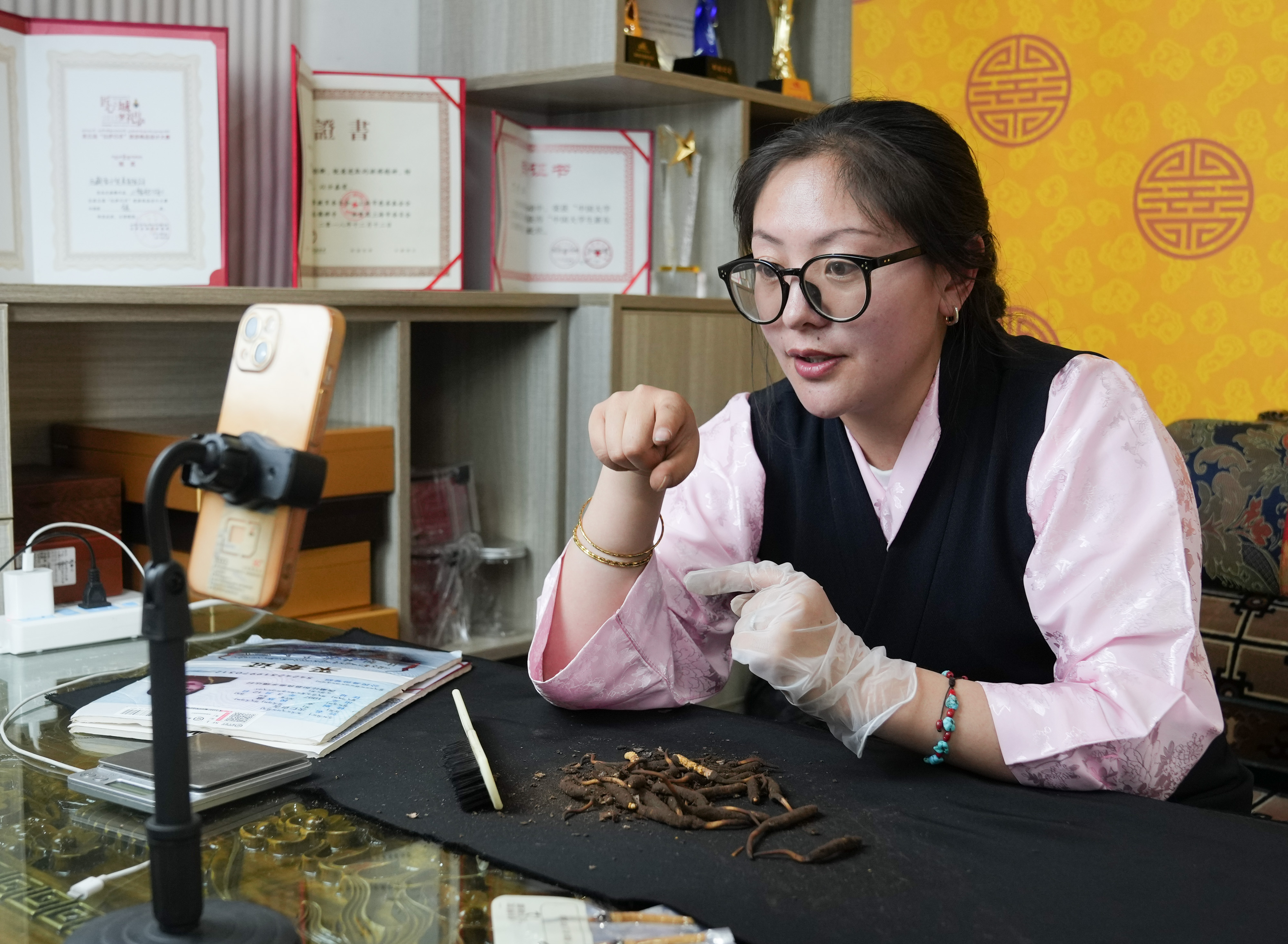 去西藏创业做什么比较好赚钱(去西藏创业做什么比较好赚钱呢)