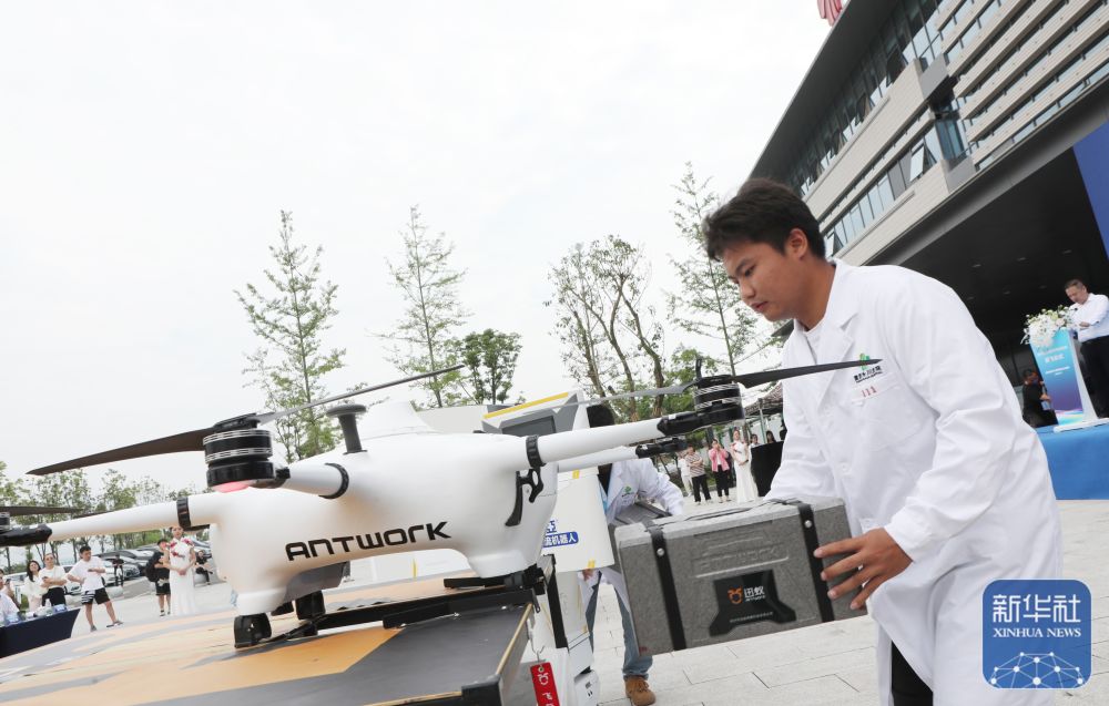 重庆无人机医疗物资运输完成首飞