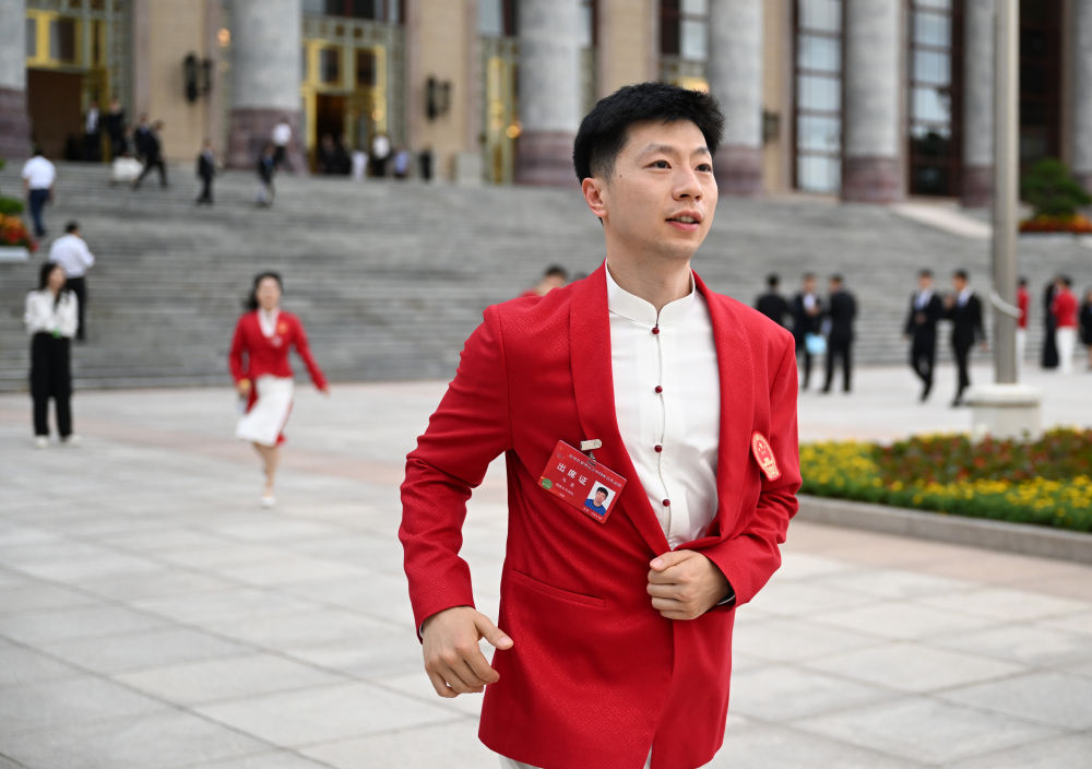 中国体育代表团总结大会现场图,你认出哪些熟悉面孔