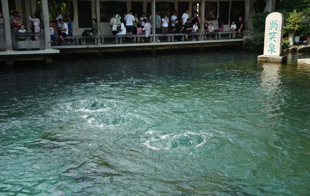 新华社关注济南：趵突泉喷涌有力 “趵突腾空”美景重现