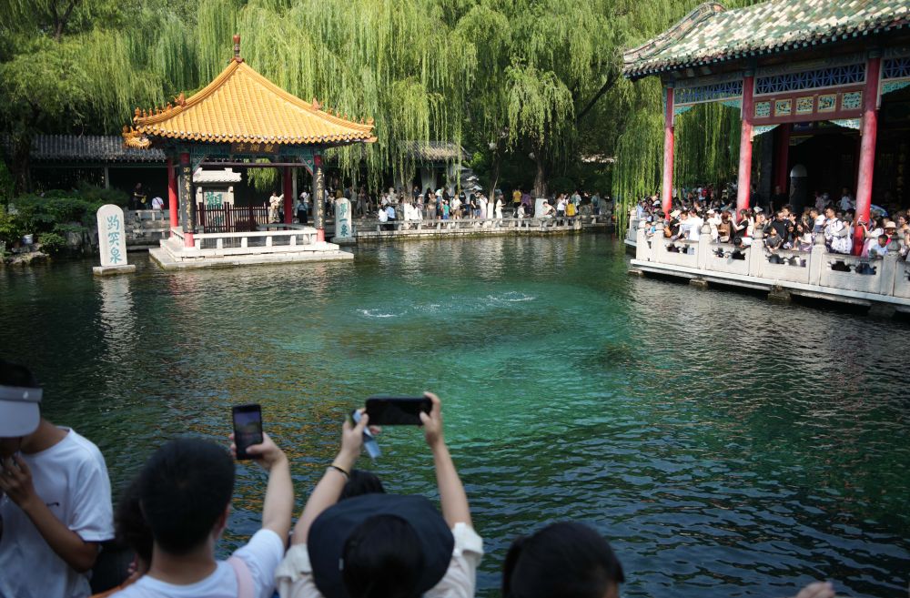 新华社关注济南：趵突泉喷涌有力 “趵突腾空”美景重现