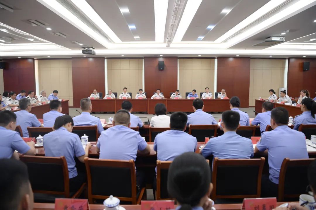 省公安廳召開廳直機關先進典型代表學習交流會
