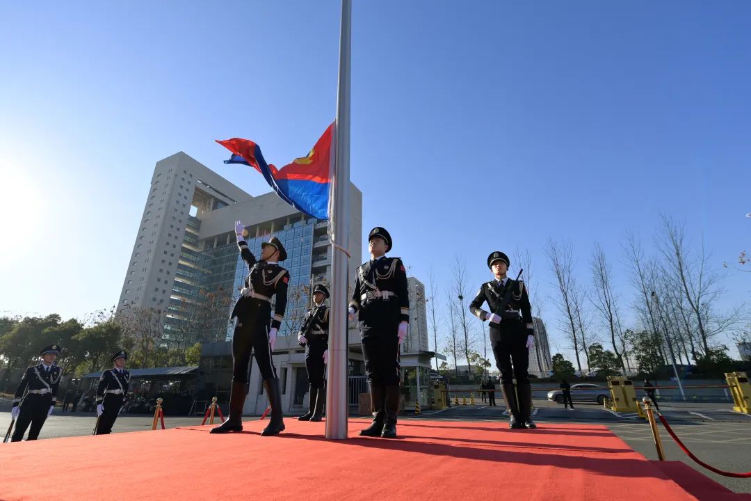 省公安厅举行升警旗仪式庆祝第五个中国人民警察节