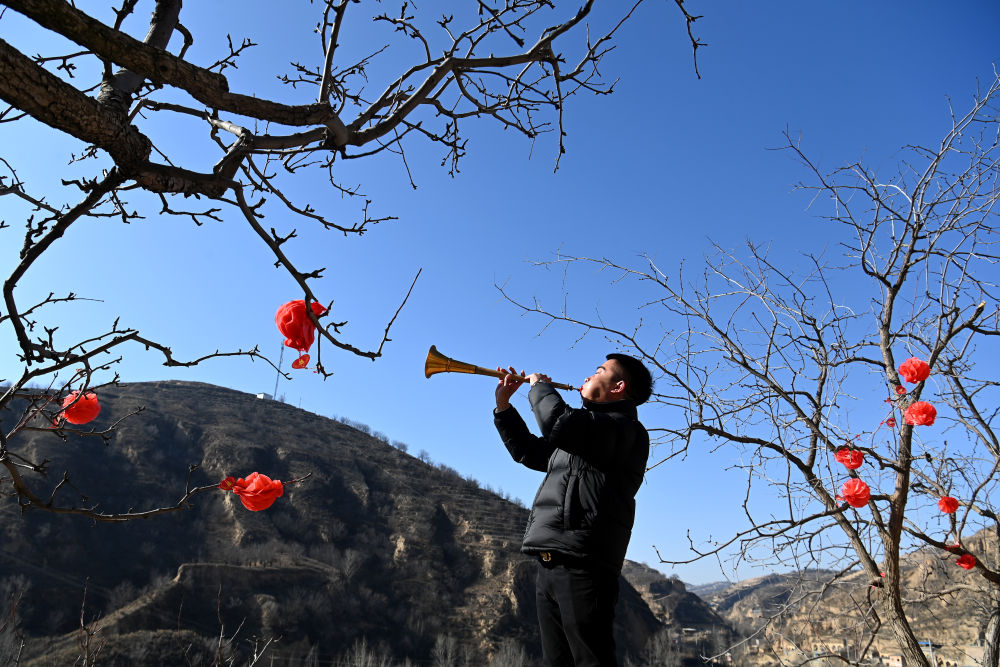 新春走基层|唢呐新声吹绿连绵的黄土高坡
