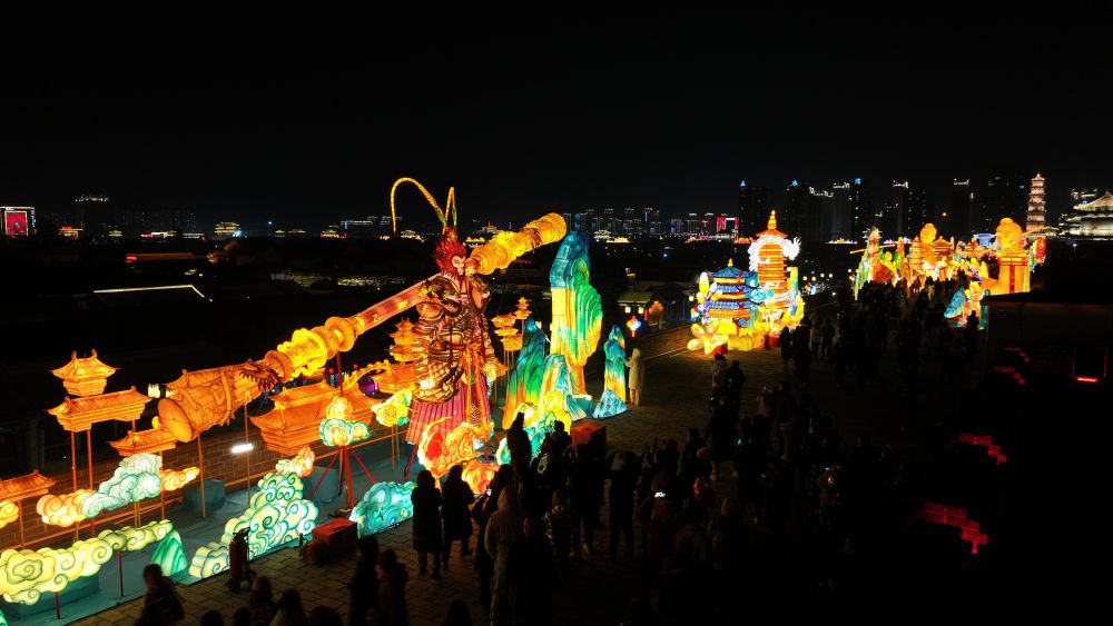 中国蛇年新春文旅活动提前上新年味渐浓