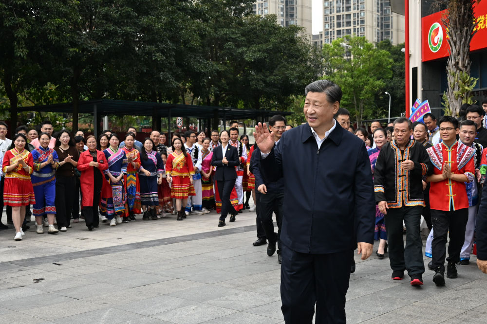 鏡觀·領航｜我們簇擁在總書記身邊