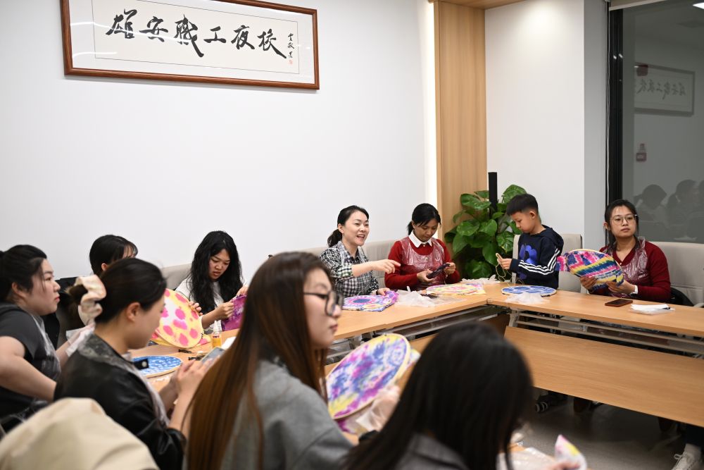 雄安之妙：学夜幕下的“充电站”雷火竞技app(图4)