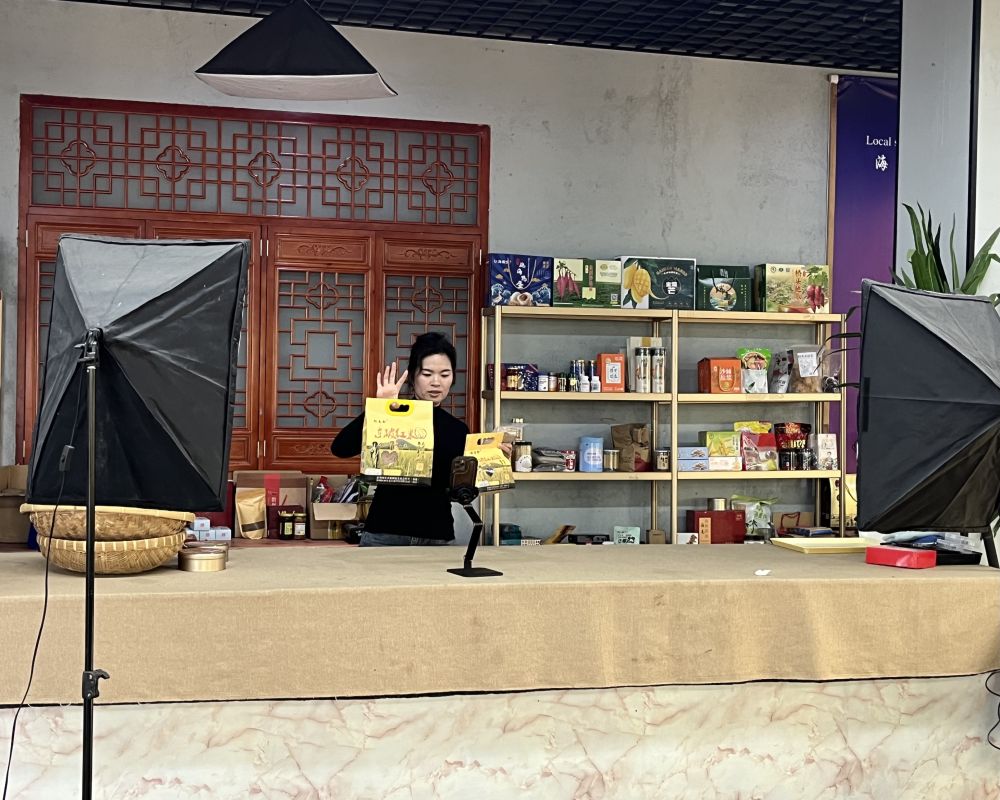 代表委员履职录｜全国人大代表吴少玉：镜头连城乡