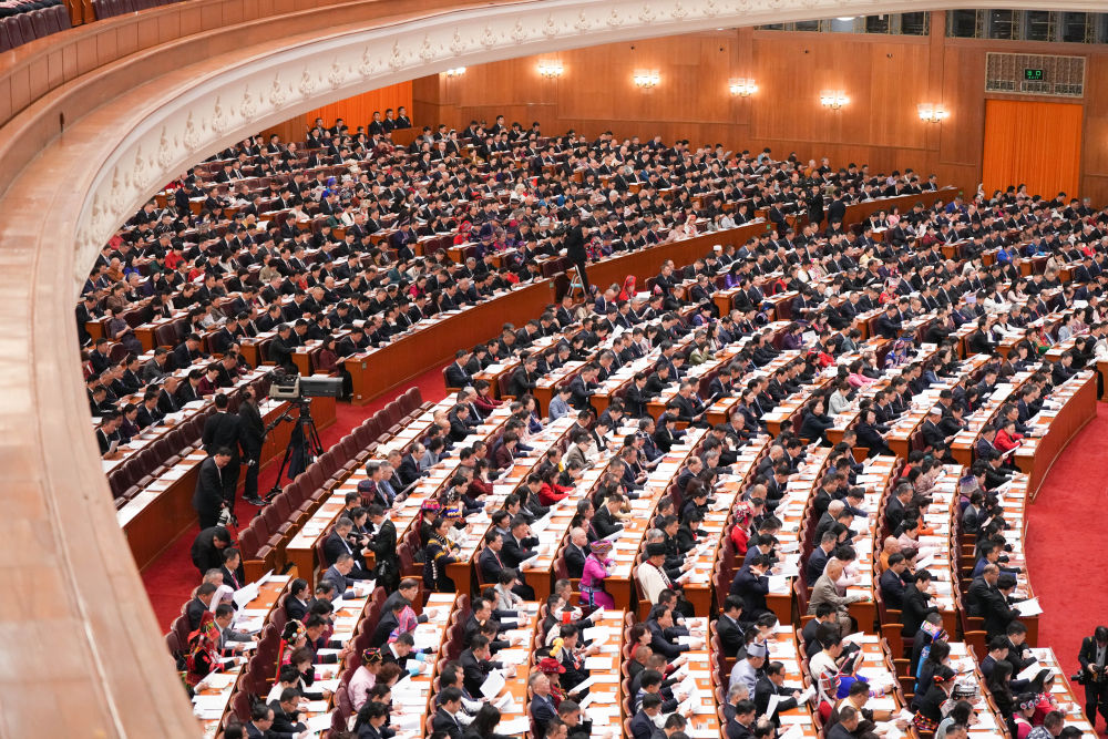 两会·青年观察｜用镜头记录赤诚之心
