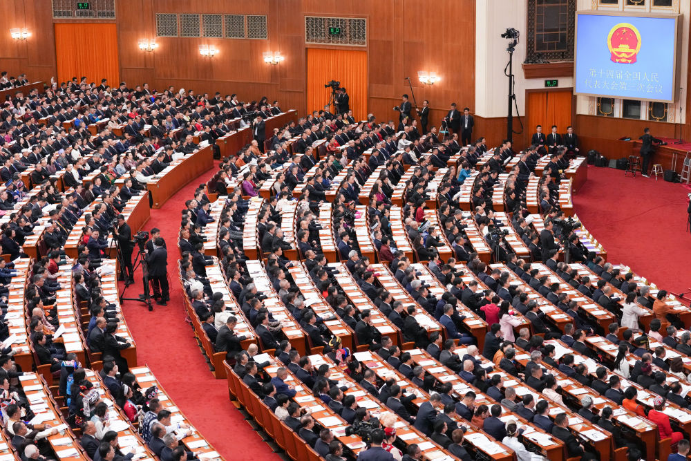 两会·青年观察｜用镜头记录赤诚之心