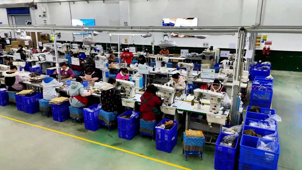 新华全媒+｜完善政策机制 唱好促进就业“开场戏”