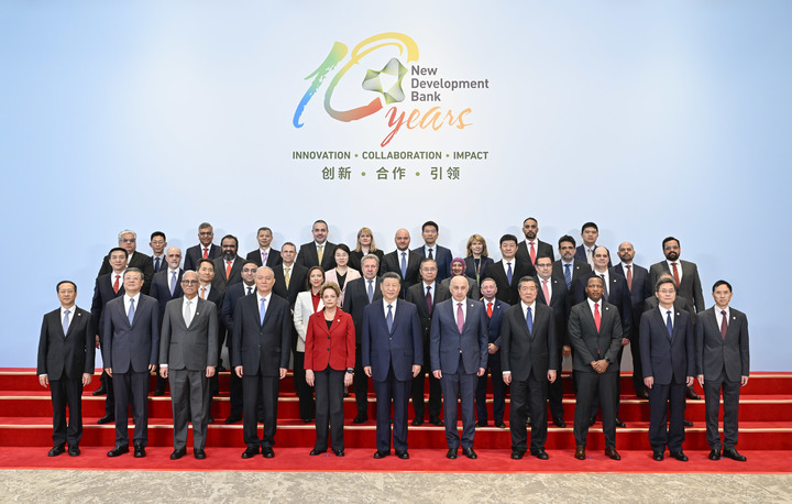 习近平访问了金砖四国新开发银行