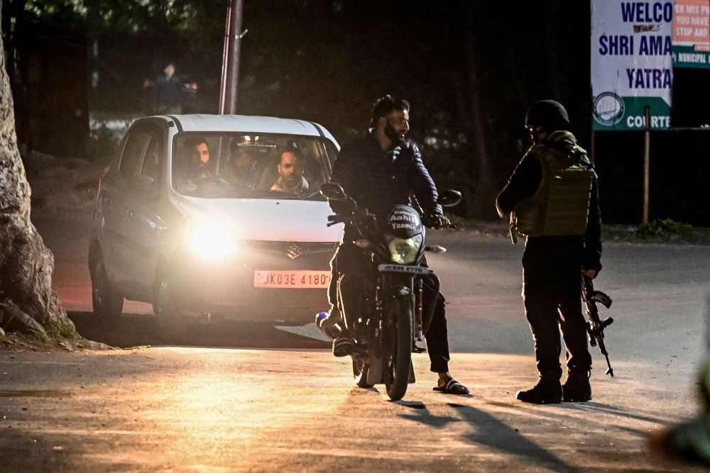 印度称印巴四度交火 印军演练远程打击