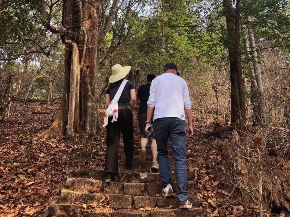 新华视点丨文旅热：“宝藏小城”缘何不断扩容？