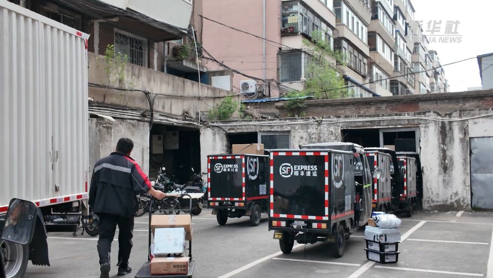 回收箱闲置、“套娃式”打包、甲醛超标……快递包装“增绿”“瘦身”为何步履艰难？