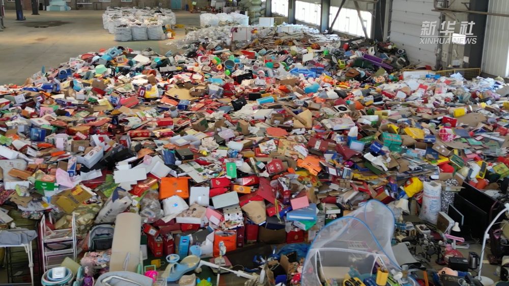 回收箱闲置、“套娃式”打包、甲醛超标……快递包装“增绿”“瘦身”为何步履艰难？