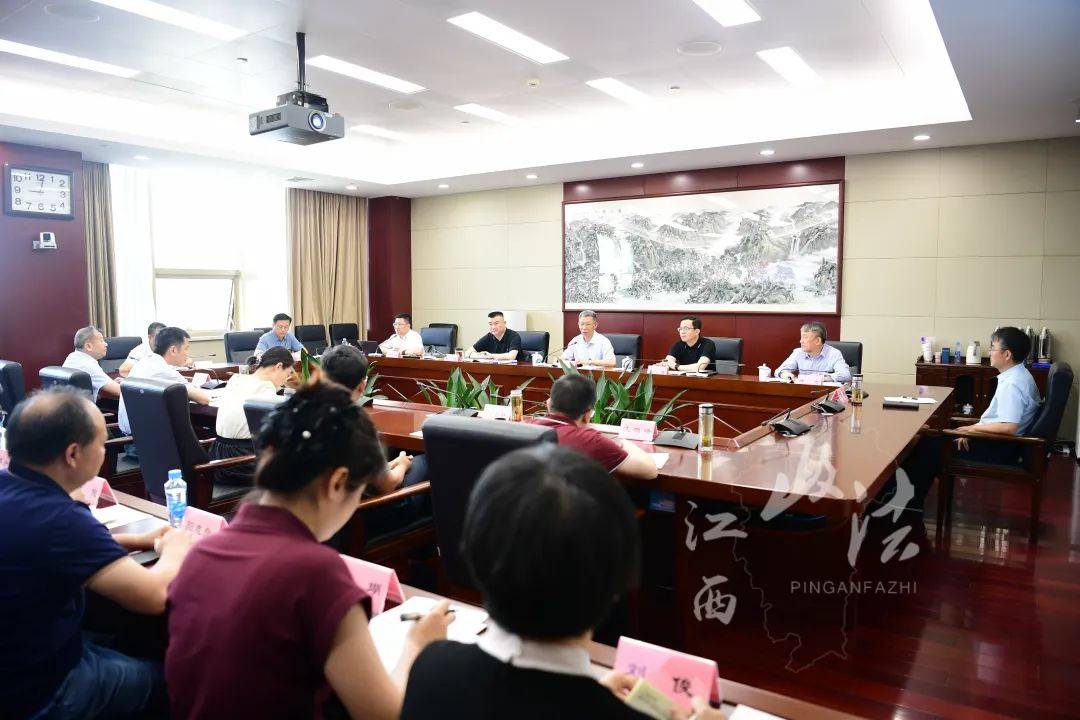 罗小云主持召开省委政法委机关理论学习中心组专题学习（扩大）会