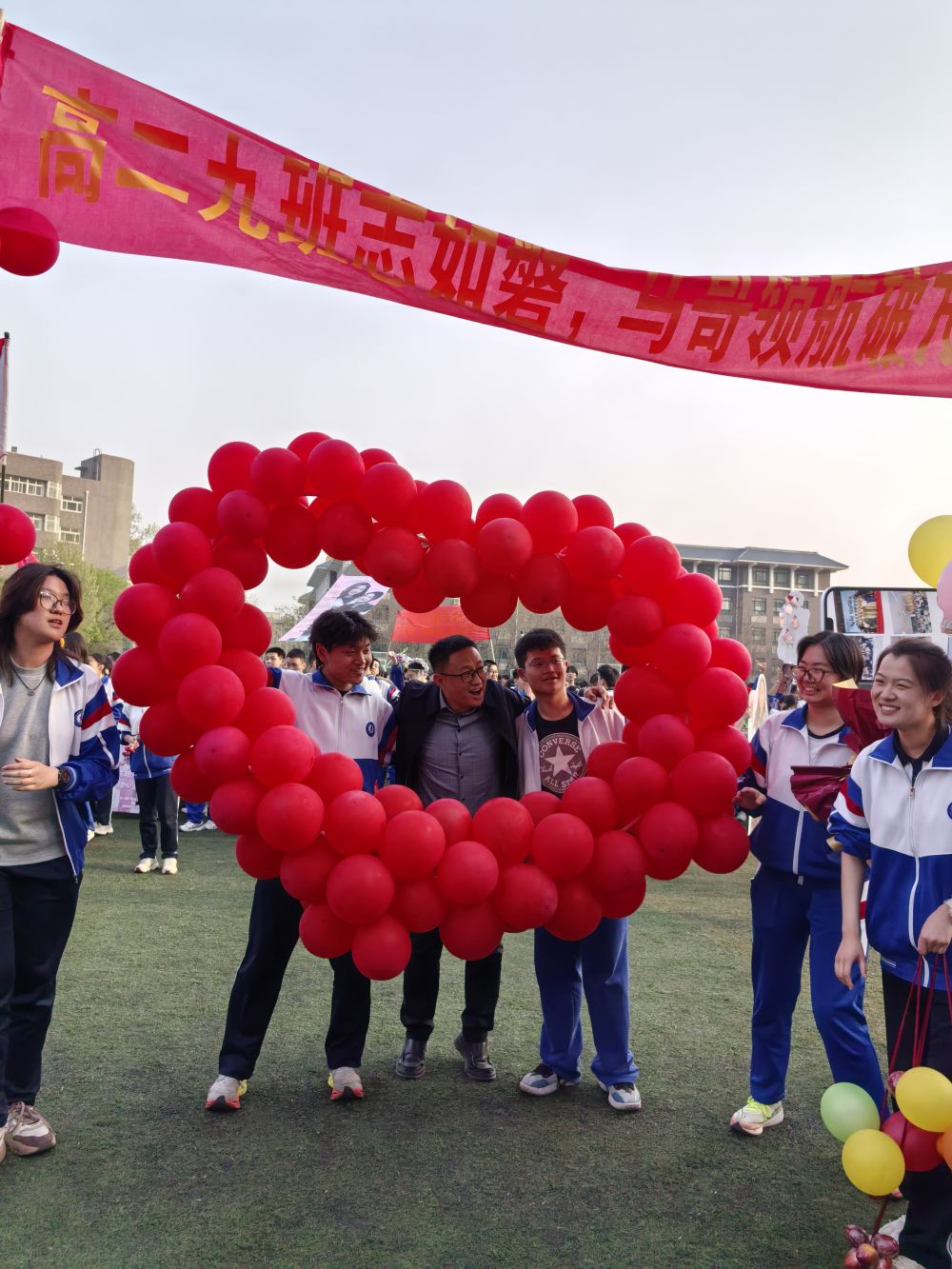 【半月谈】“老班”，学生给你做了“广告单”