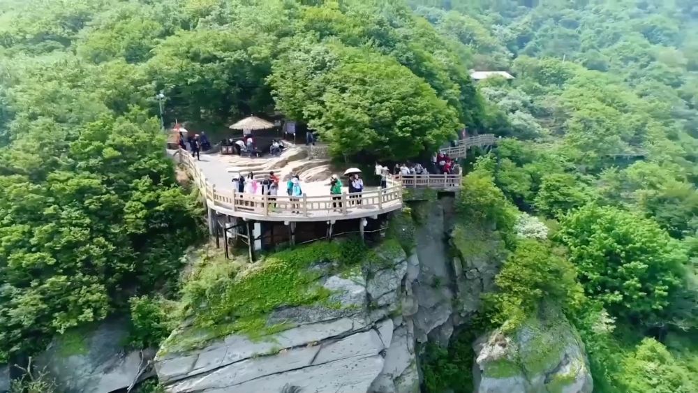 新华视点｜暑期消费“热”起来 多地业态创新点燃夏日经济引擎