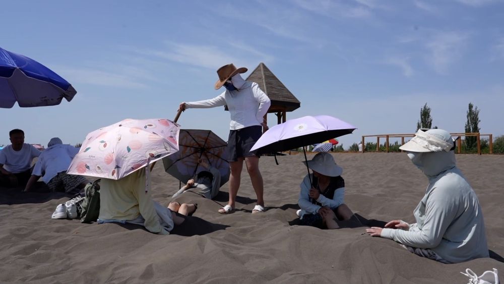 新华视点｜暑期消费“热”起来 多地业态创新点燃夏日经济引擎
