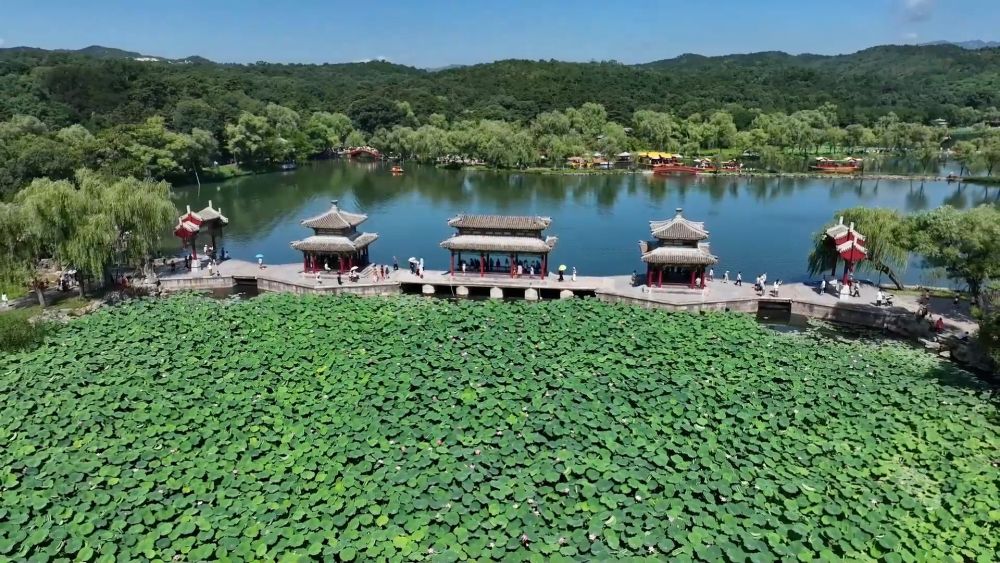 多元文旅绘就暑期画卷 夏日经济点燃消费热潮