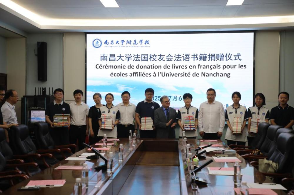 1200余册法语读物“空降”江西南昌 中法教育合作再添新平台