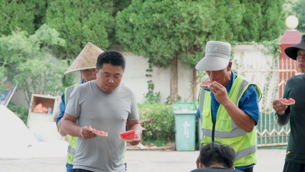 高溫下的勞動(dòng)者｜河南多措并舉 為戶外勞動(dòng)者撐起“遮陽(yáng)傘”
