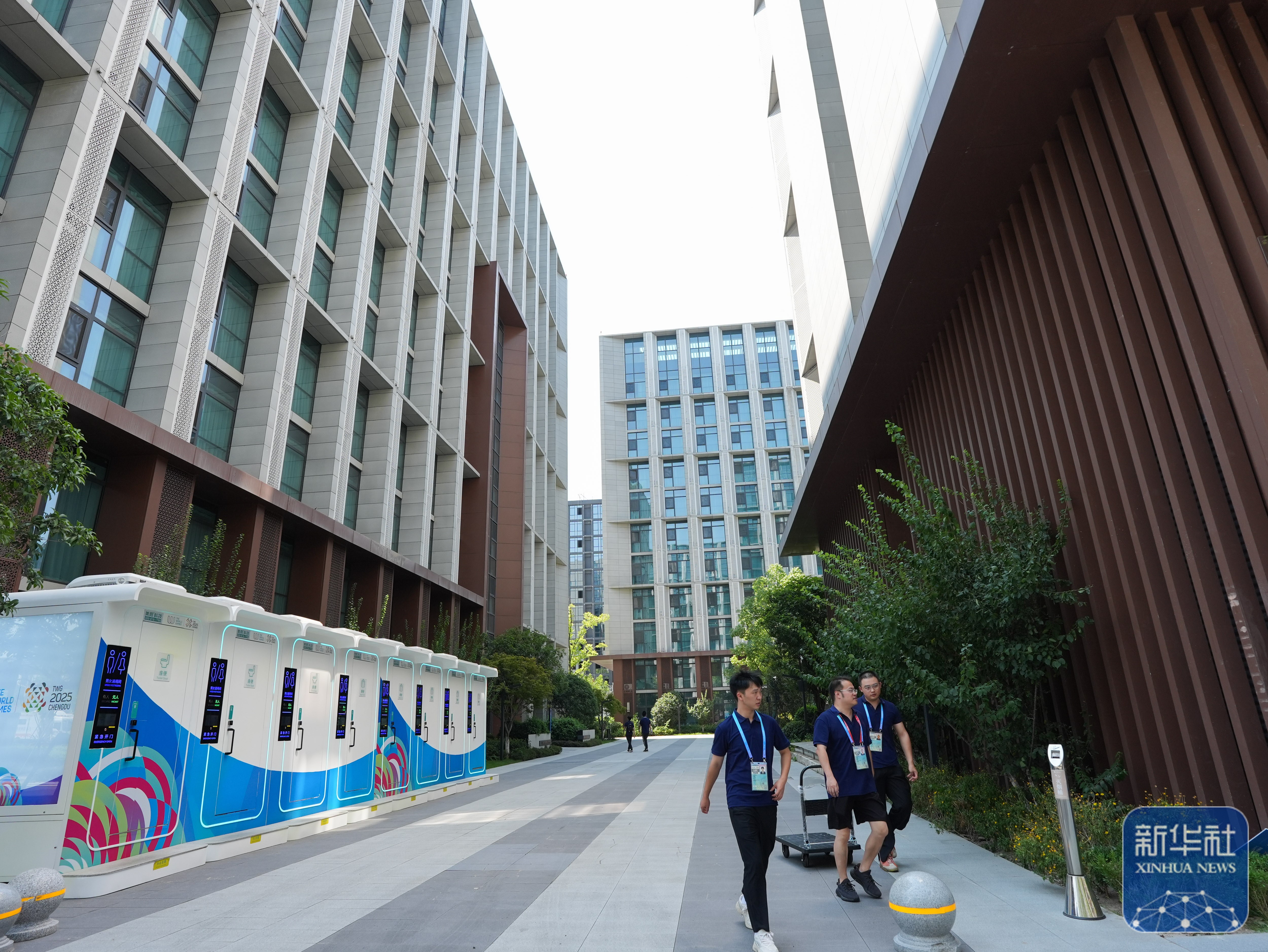 這是8月3日在成都世運(yùn)會(huì)運(yùn)動(dòng)員村A區(qū)拍攝的參賽者公寓區(qū)。文化體驗(yàn)、服務(wù)新華社記者 王曦 攝