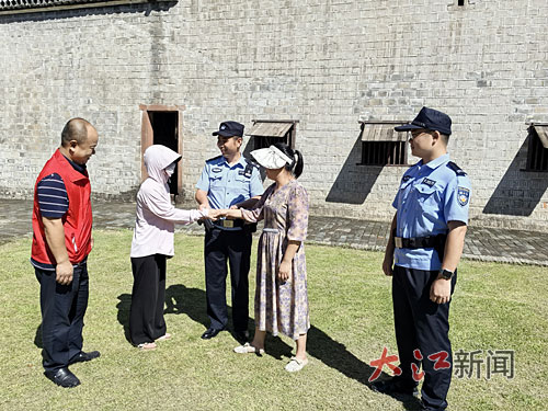 “峰警轻骑”定期“扫雷”解纠纷