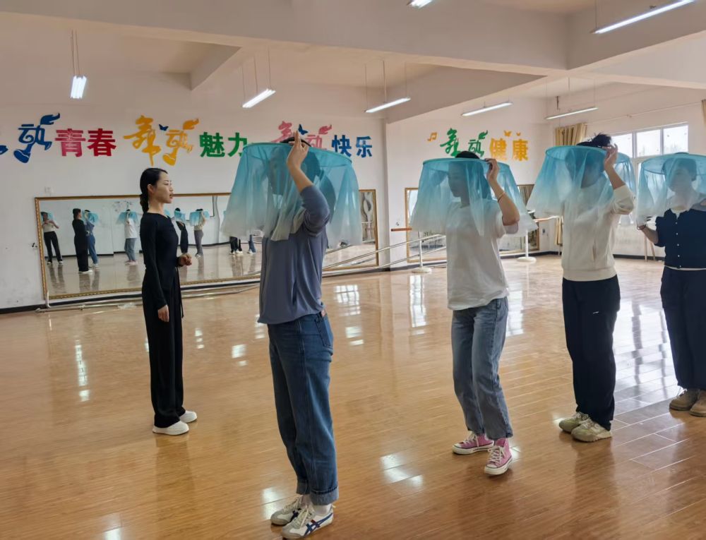 報效祖國 建功西部｜苗鄉(xiāng)“村晚”奏響文化傳承新曲