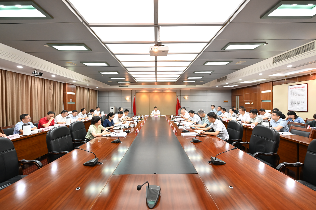 厅党组理论学习中心组开展第六次集体学习