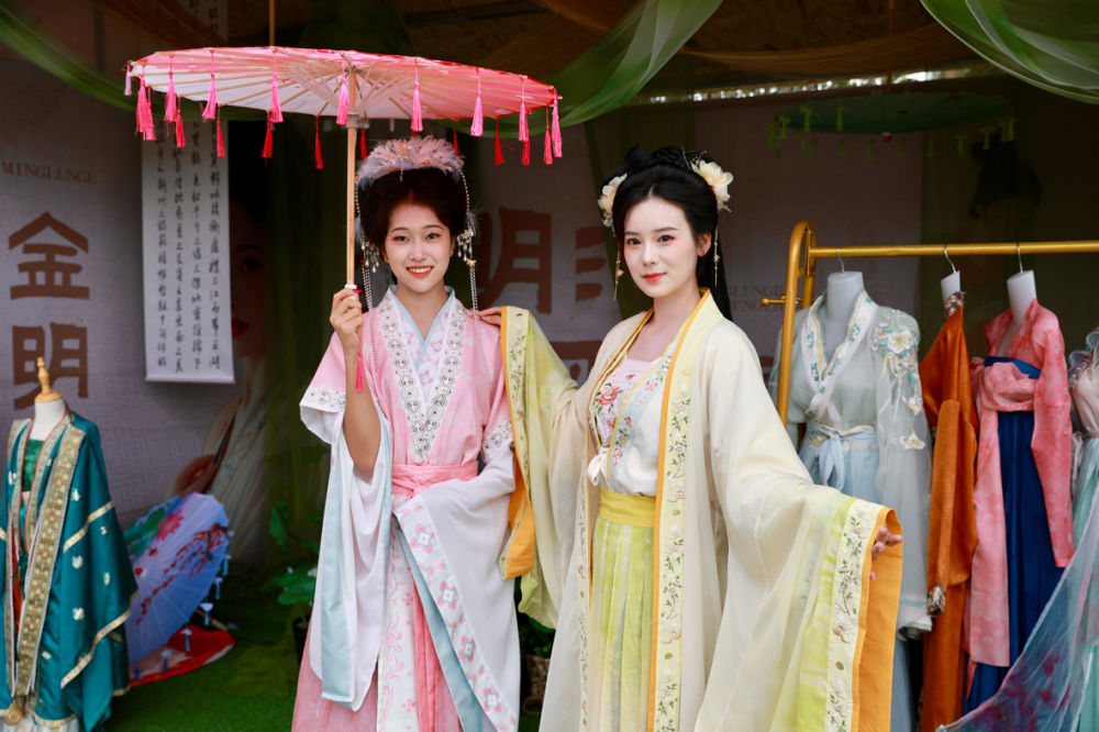 華服“舞動”中原　激活文旅融合新動力——河南大遺址公園走廊上的“漢服經(jīng)濟”觀察