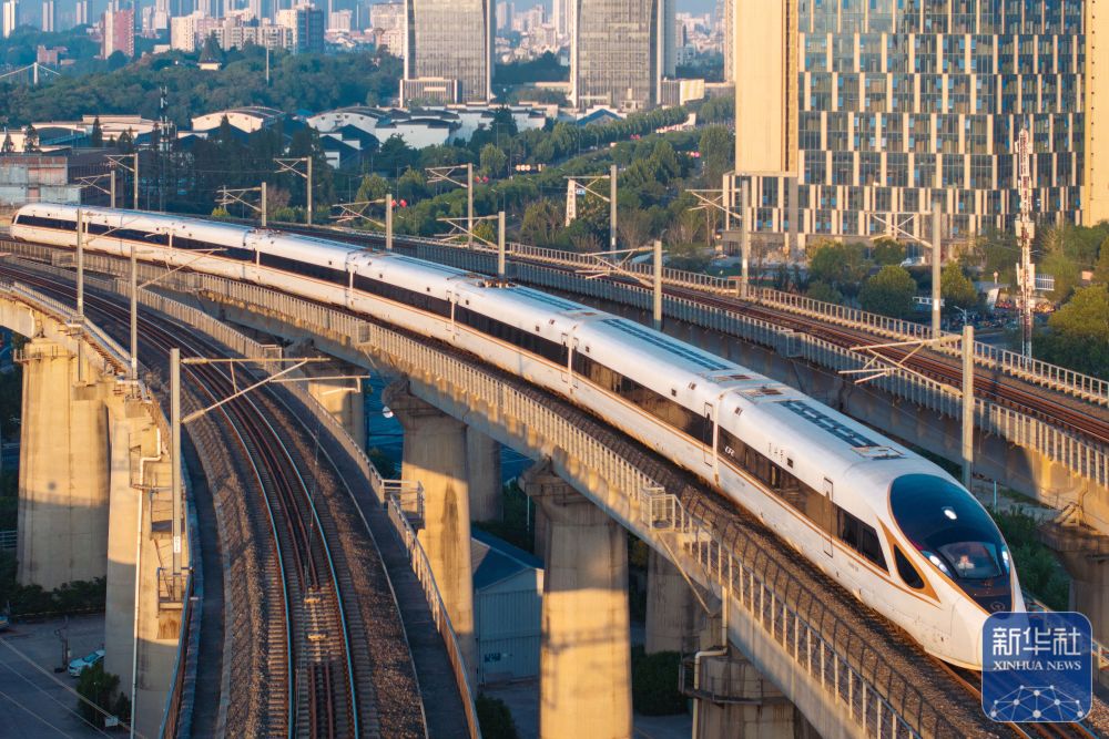 全国铁路10月11日起实行新的列车运行图