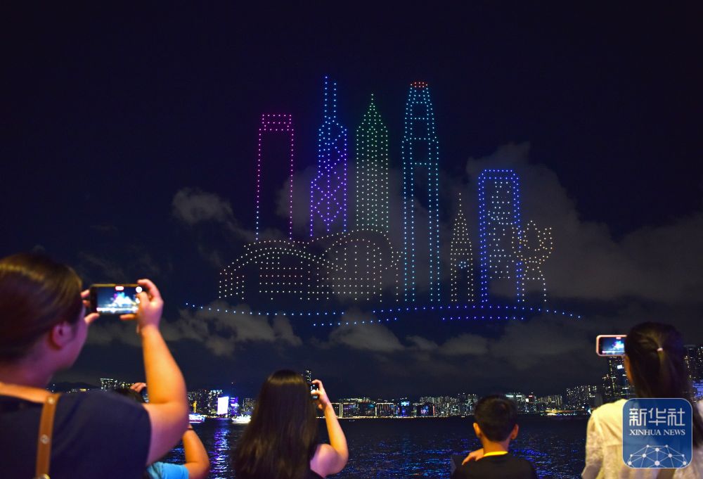 香港举行国庆大型无人机汇演