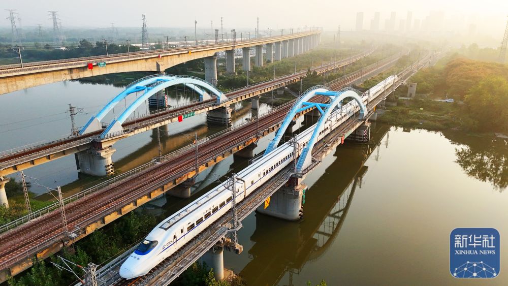 全国铁路10月11日起实行新的列车运行图