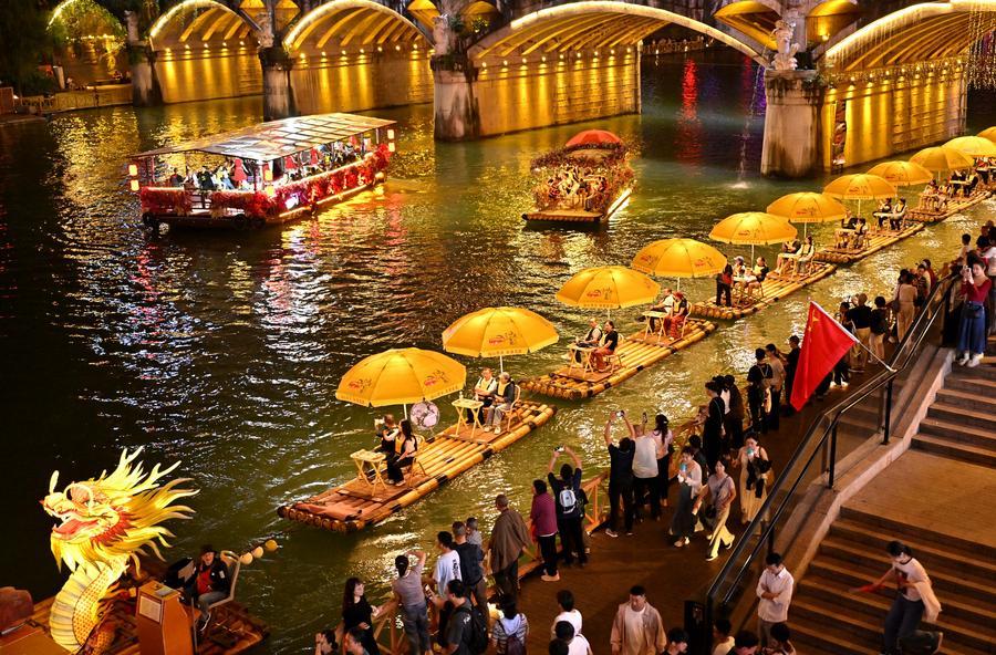 这个假期 “红色旅游”“赏秋出行”火热