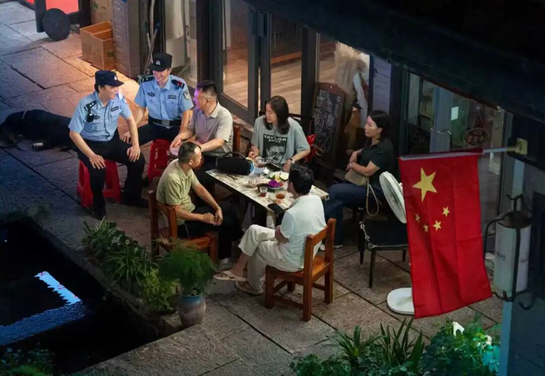 人潮人海中，有你有我……