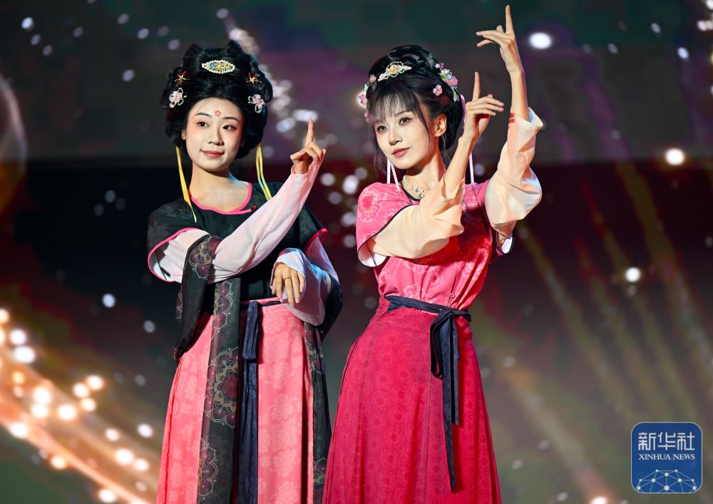 古都华服秀