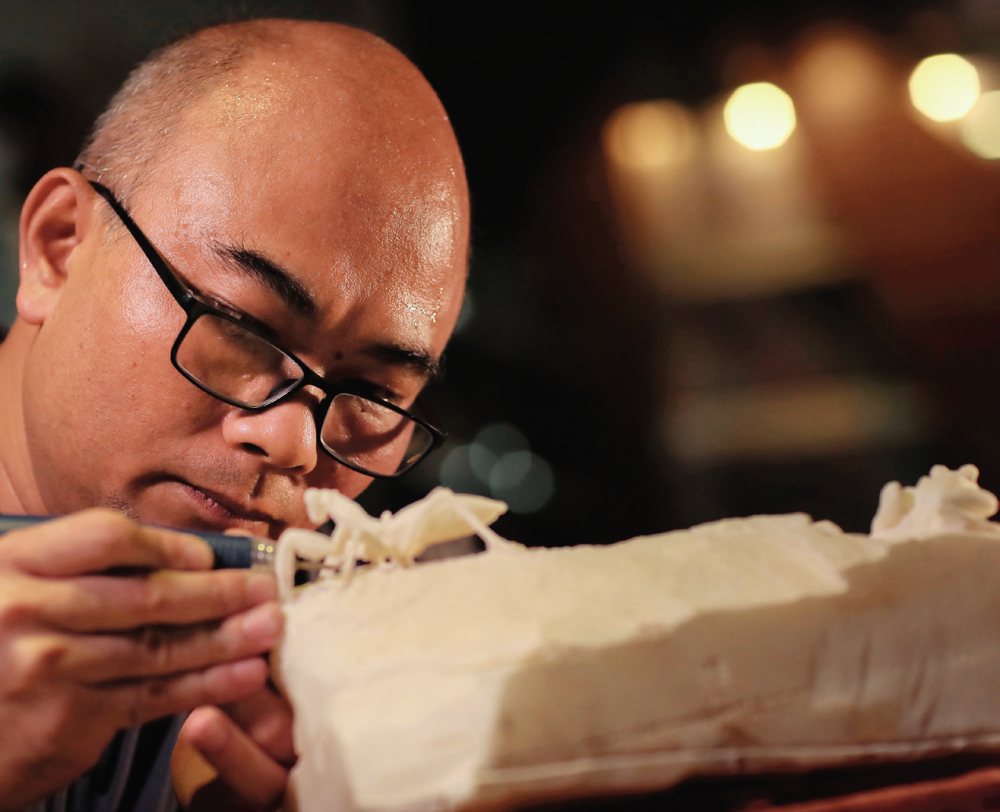 云浮石艺传承人雕刻石艺作品(资料照片) 云浮市委宣传部供图