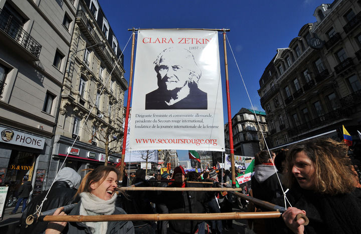 新华社政论｜携手为人类命运共同体撑起辽远发展天空——写在全球妇女峰会即将在北京举行之际