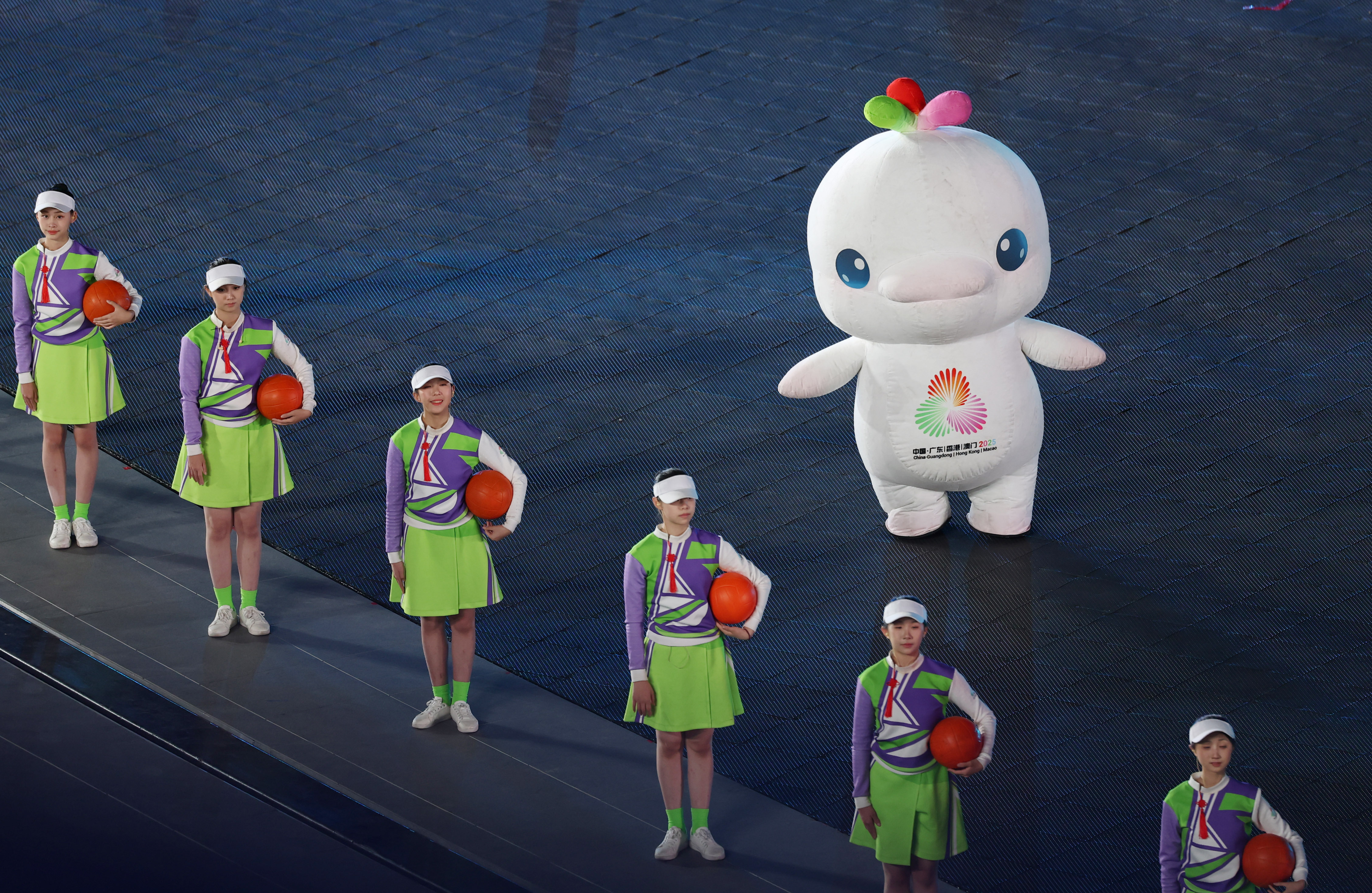 ↑ 这是拍摄的闭幕式现场。 新华社记者 陈思汗 摄